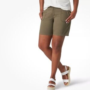 Lee Riders Olive mid rise shorts size 22